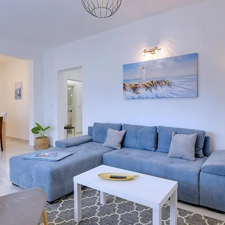 Apartman With Parking Space Valtura, - 22791 *