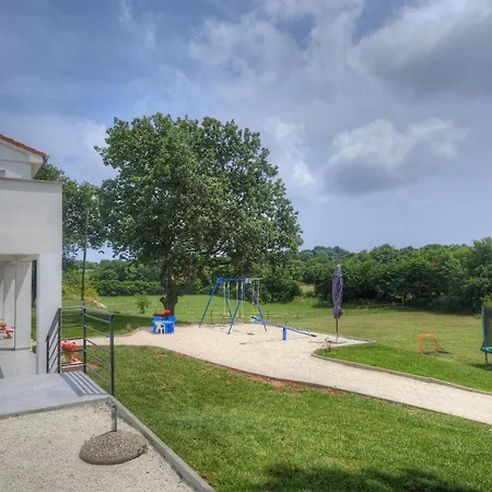 Daire With Parking Space Valtura, - 22791 Pula