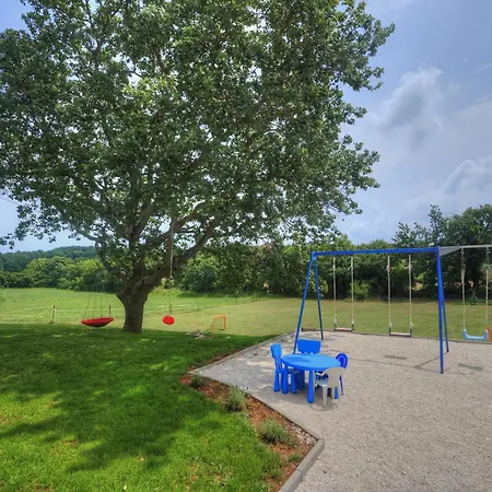 With Parking Space Valtura, - 22791 Appartamento Pola