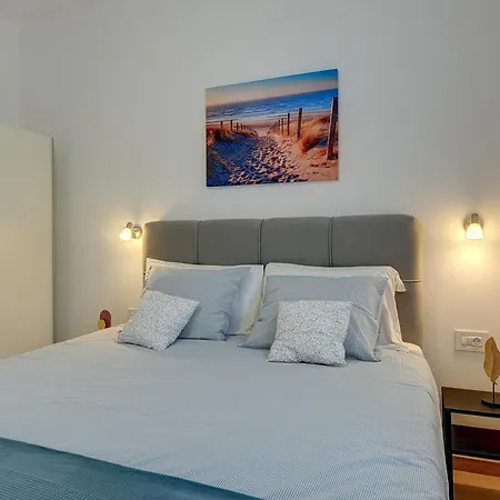 Appartement With Parking Space Valtura, - 22791 Pula