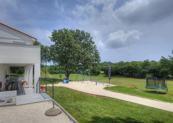 Daire With Parking Space Valtura, - 22791 Pula