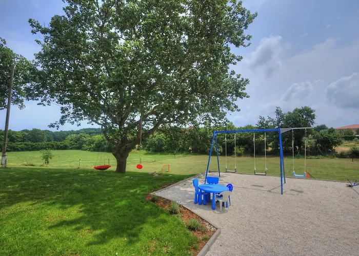 With Parking Space Valtura, - 22791 Daire Pula