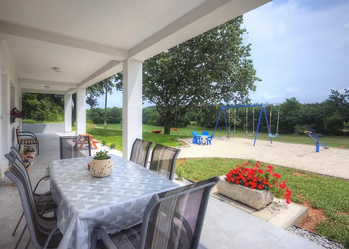 With Parking Space Valtura, - 22791 Daire